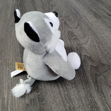 Load image into Gallery viewer, Mini Husky plush toy with detachable beaded Metis pin - North of Fifty Indigenous Boutique
