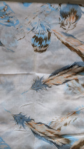 Lightweight scarf / shawl with feather pattern