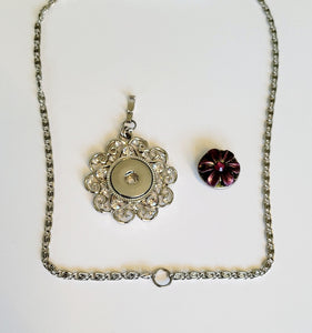 Necklace with detachable pendant and snap