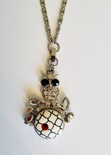 Charger l&#39;image dans la galerie, Necklace with detachable owl pendant and snap
