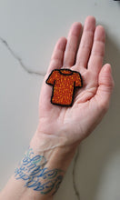 Charger l&#39;image dans la galerie, Badge Journée Chemise Orange
