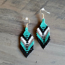 Charger l&#39;image dans la galerie, Teal black and taupe Beaded Feather Earrings
