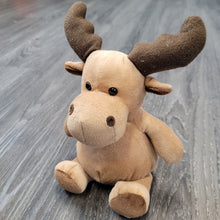 Load image into Gallery viewer, Mini Moose plush animal with detachable beaded Metis pin
